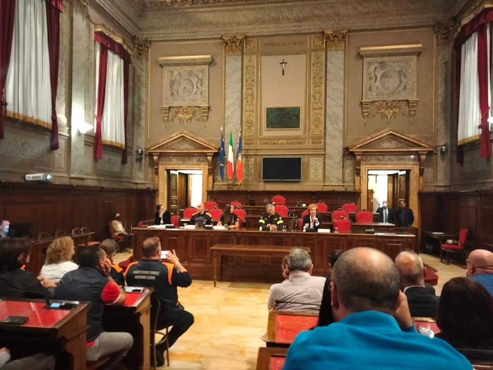 https://www.agenziaeventi.org/immagini_news/3216/sambuci-ndash-il-comune-a-palazzo-valentini-per-la-settimana-nazionale-della-protezione-civile-3216.jpg