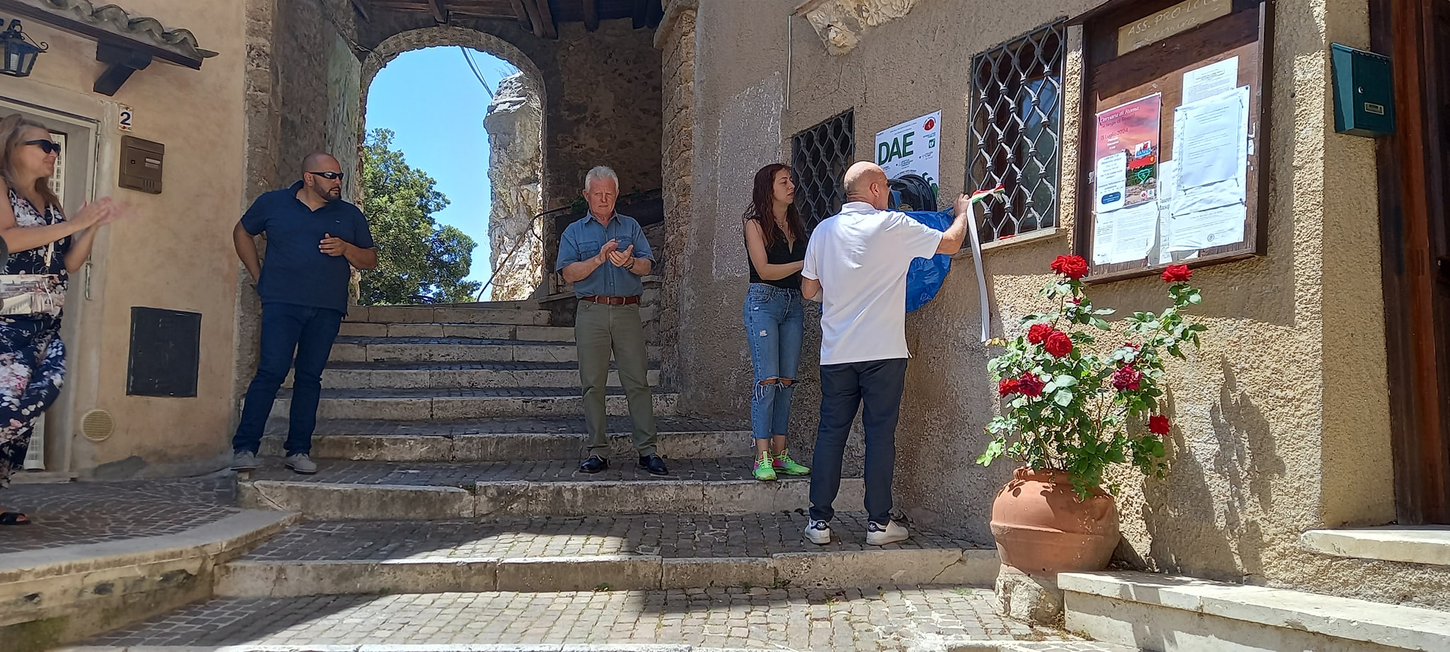 https://www.agenziaeventi.org/immagini_news/4331/cervara-di-roma-paese-cardioprotetto-la-proloco-dona-alla-cittadinanza-un-defibrillatore-4331.jpg