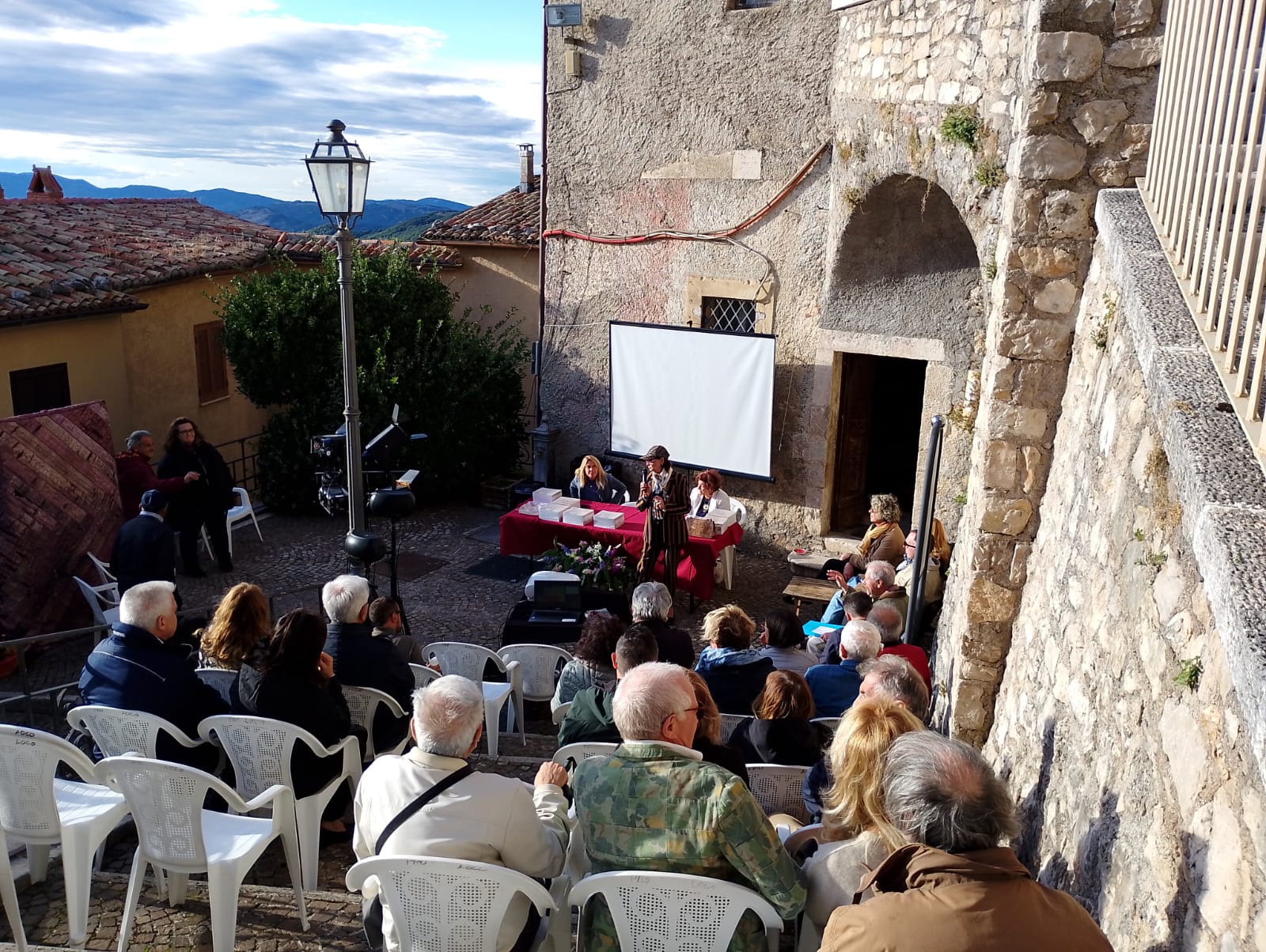 https://www.agenziaeventi.org/immagini_news/4459/la-festa-degli-artisti-chiude-in-grande-stile-il-calendario-degli-eventi-estivi-di-cervara-4459.jpg