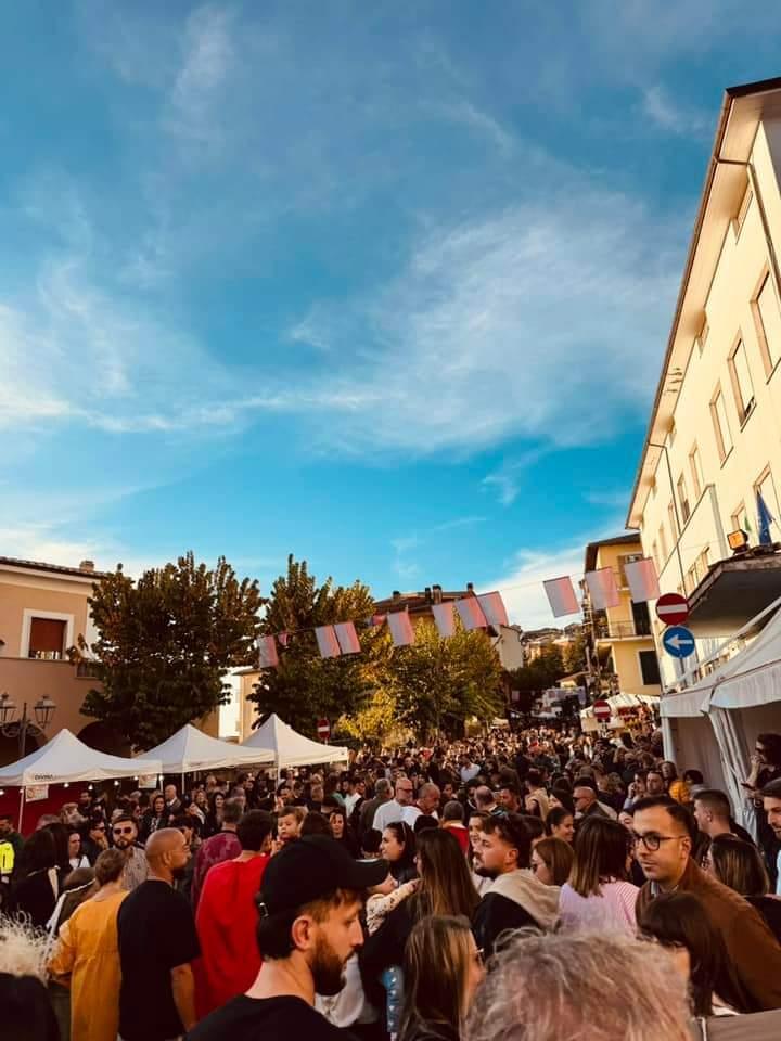 https://www.agenziaeventi.org/immagini_news/4501/bellegra-chiude-in-bellezza-la-xvi-sagra-delle-tacchie-ai-funghi-porcini-un-successo-senza-precedenti-4501.jpg