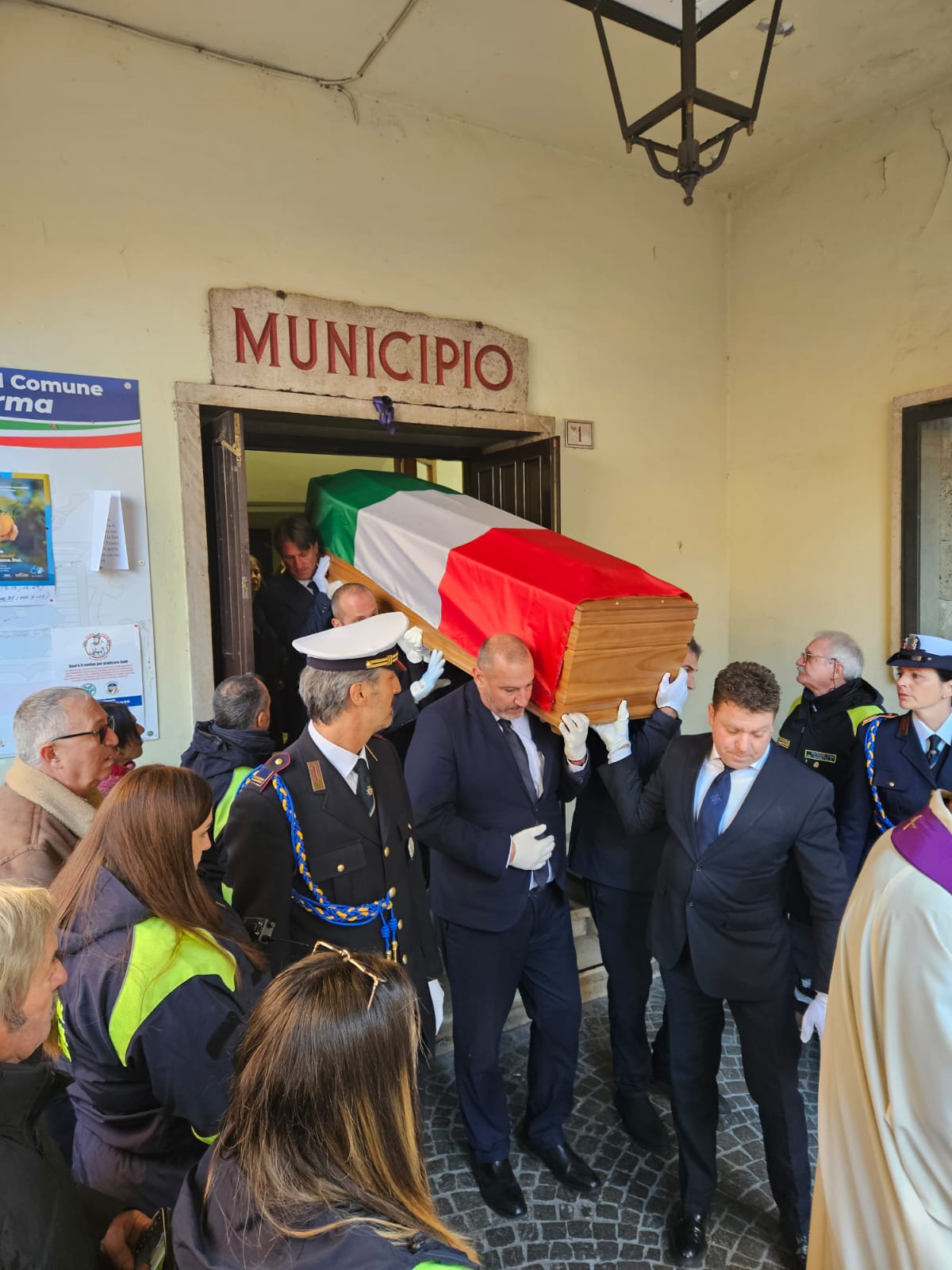 https://www.agenziaeventi.org/immagini_news/4676/subiaco-da-l-ultimo-saluto-al-sindaco-domenico-petrini-4676.jpg